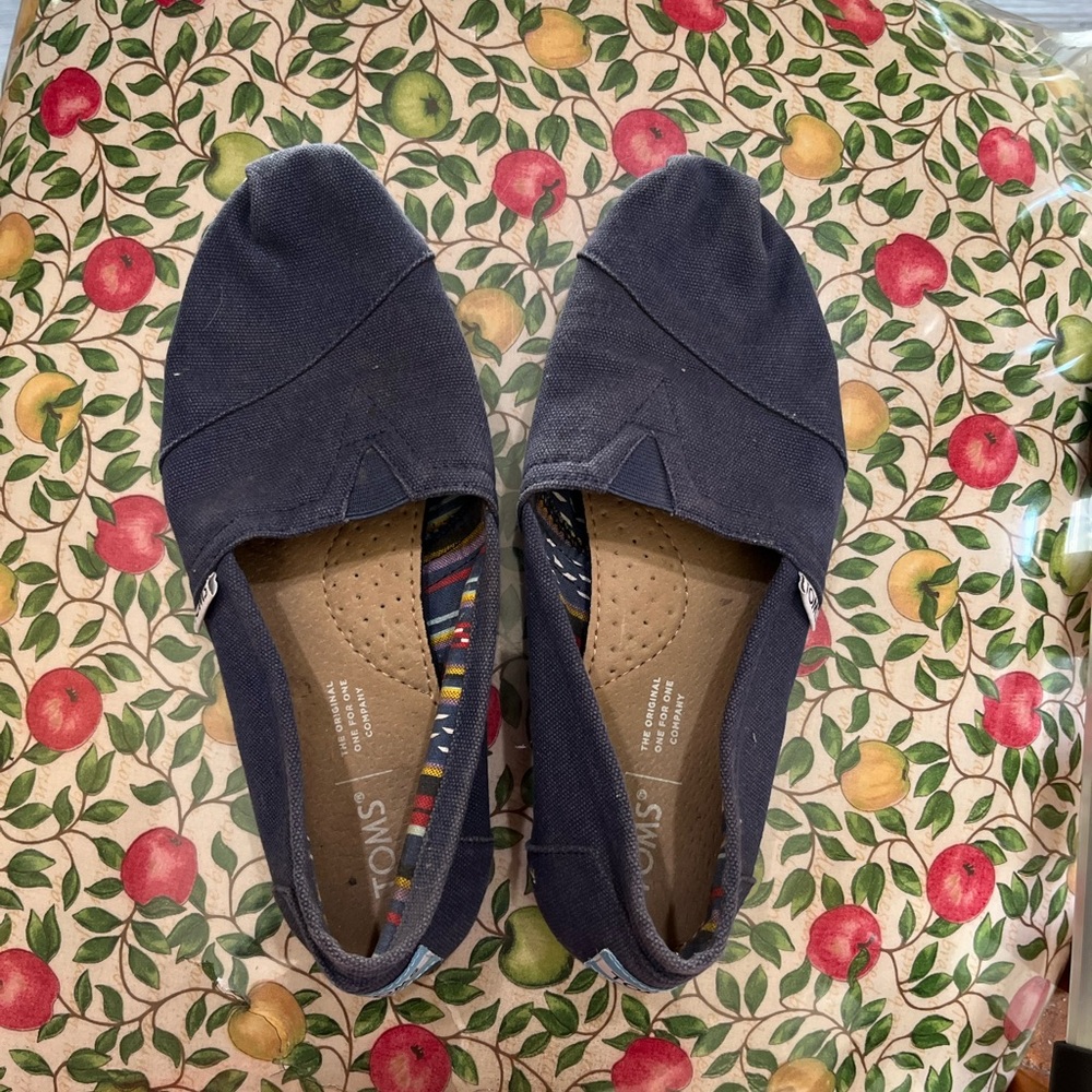 TOMS Canvas Flats. must be purchased in a $25 bundle
